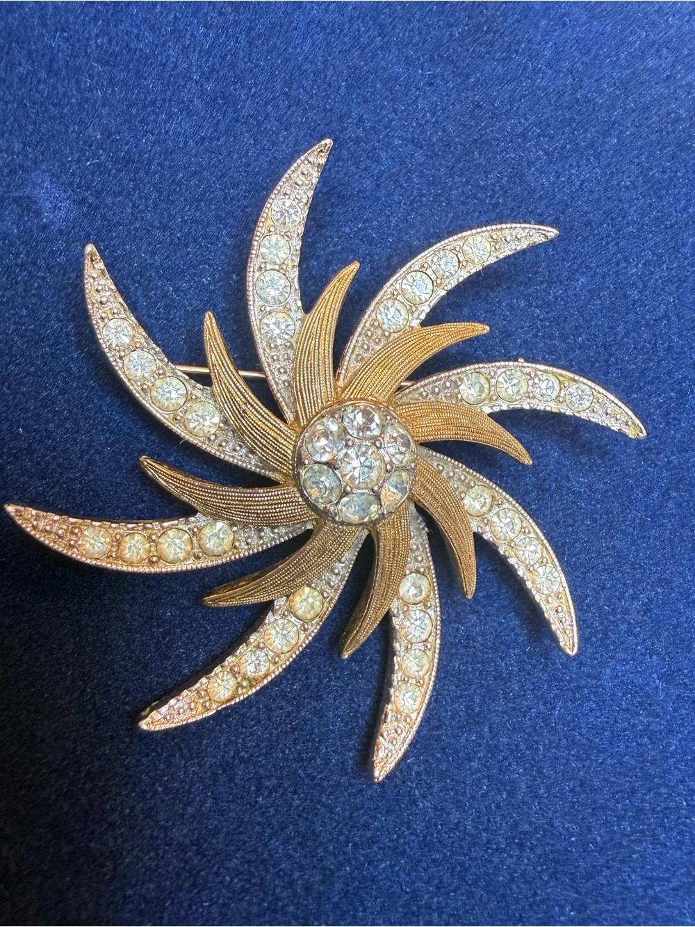 Vintage Sarah Coventry “Evening Comet” Rhinestone Starburst Brooch Gold Tone - Picture 7 of 9